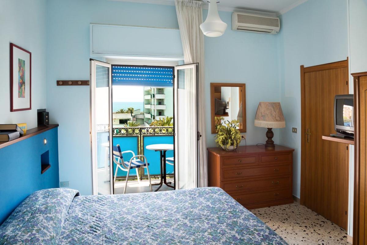 Residence 7 Bello San Benedetto del Tronto Værelse billede